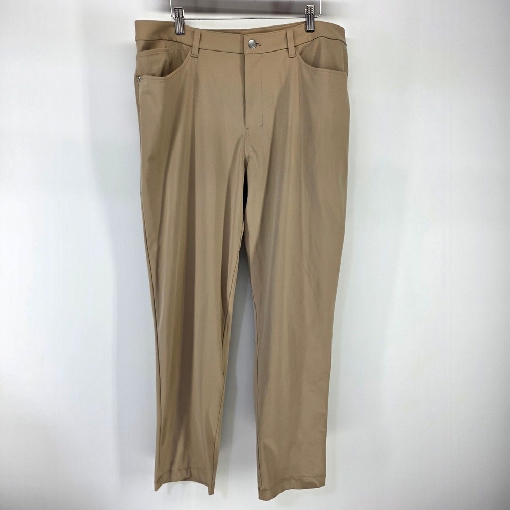 Lululemon Commission Pant Mens 38 Khaki Tan Slim Fit Warpstreme Golf LM5AQMT.0‎